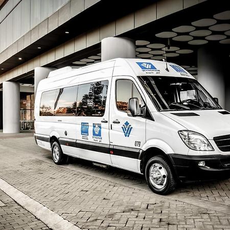 Wyndham Bogota Hotel Exterior foto Mercedes-Benz Sprinter
