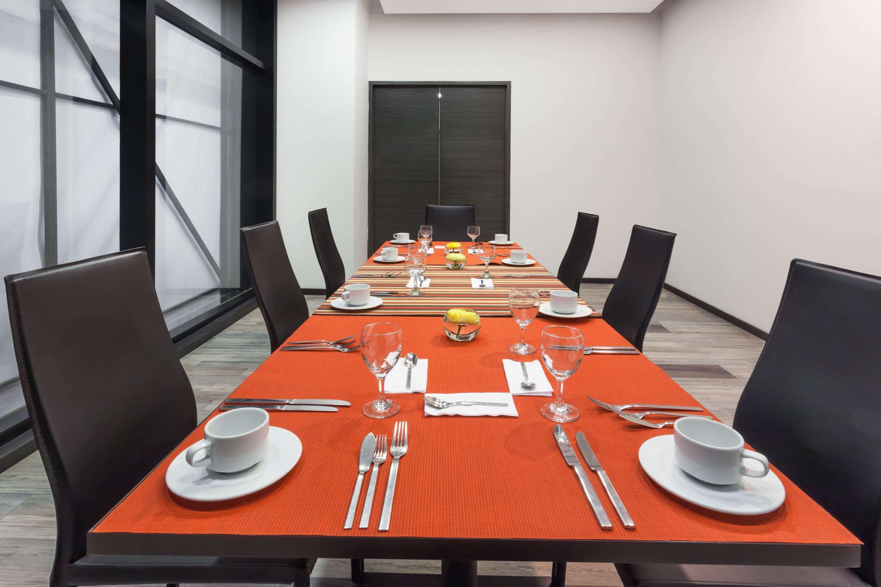 Wyndham Bogota Hotel Exterior foto A table set for a meal