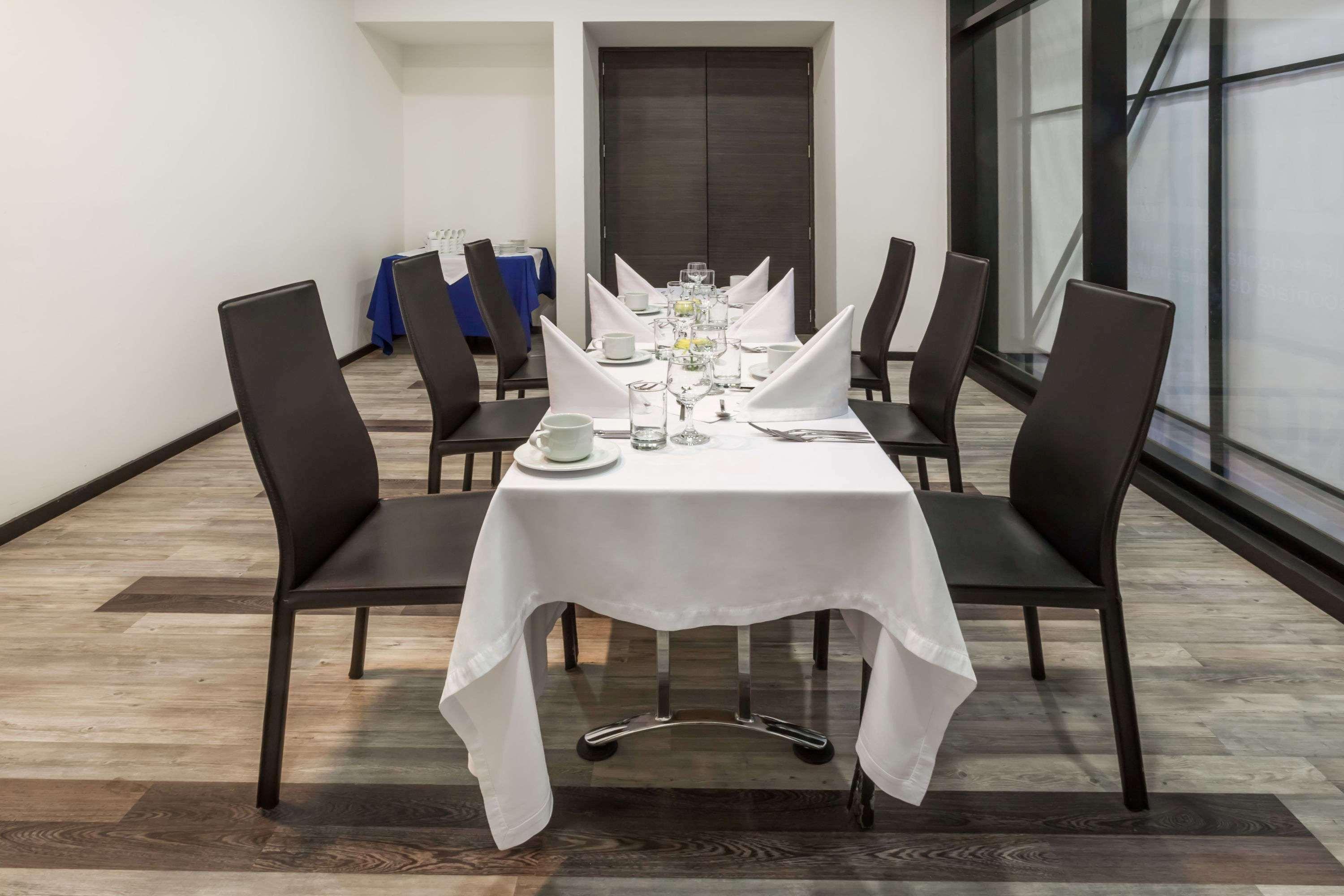Wyndham Bogota Hotel Exterior foto A table set for fine dining