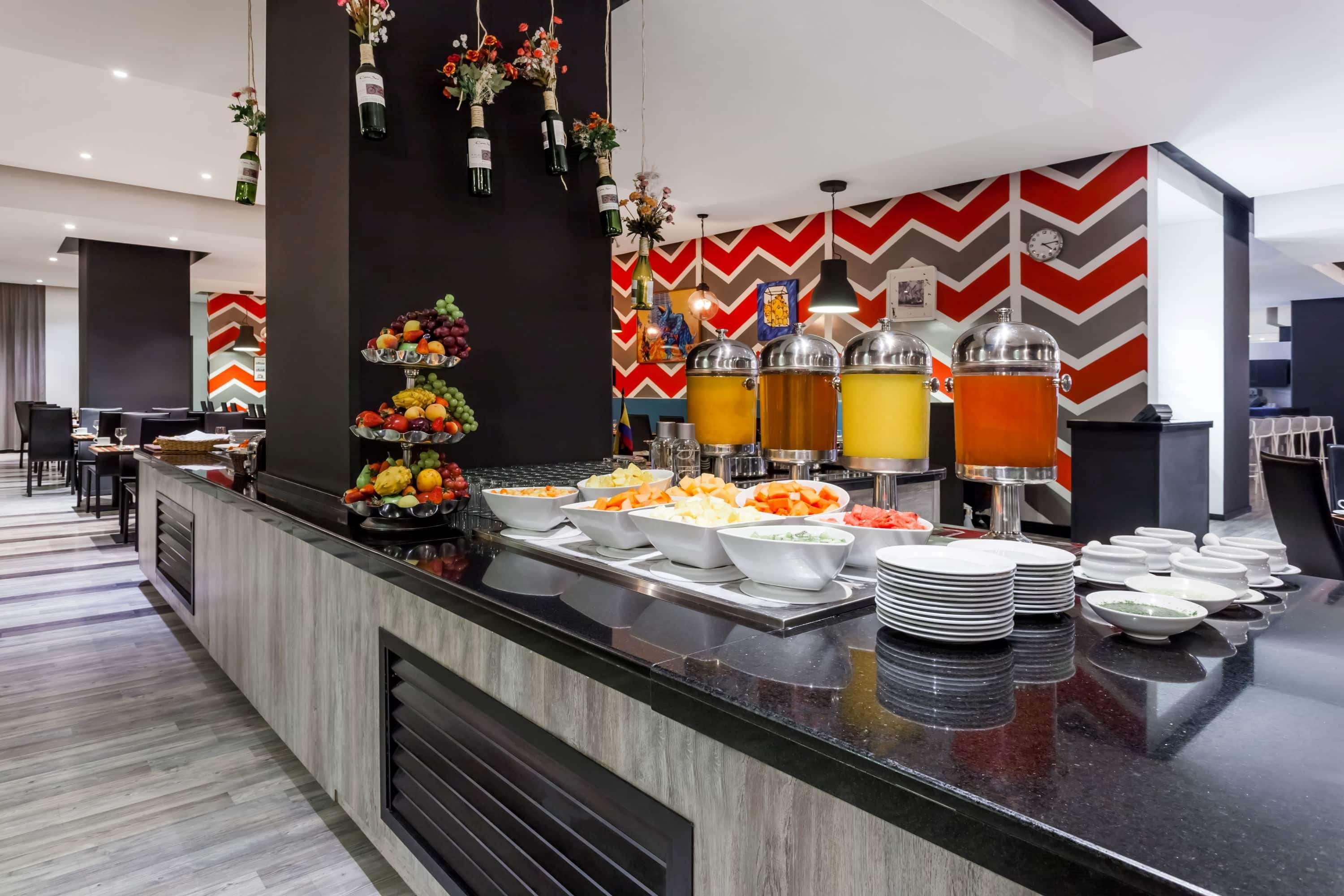 Wyndham Bogota Hotel Exterior foto The buffet at the hotel
