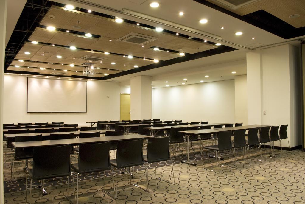Wyndham Bogota Hotel Exterior foto A typical meeting room