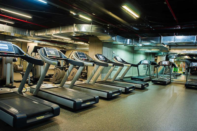 Wyndham Bogota Hotel Exterior foto A row of treadmills