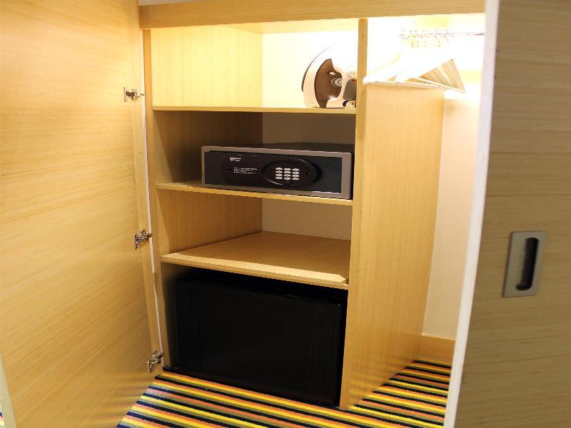 Wyndham Bogota Hotel Exterior foto A safe in a hotel room