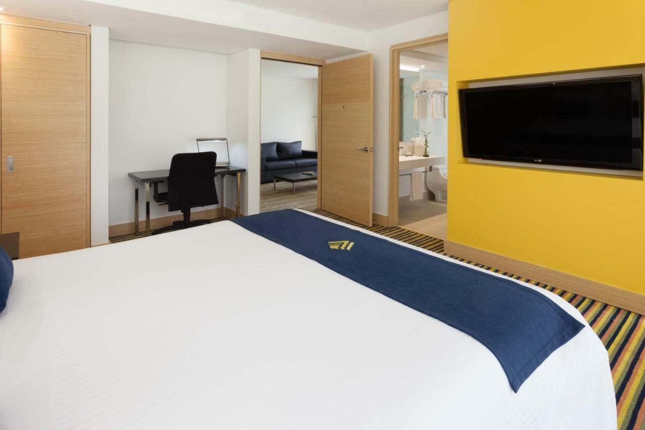 Wyndham Bogota Hotel Exterior foto A room at the hotel